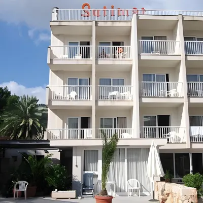 Hostal Residencia Sutimar Hotels near Camp de Mar