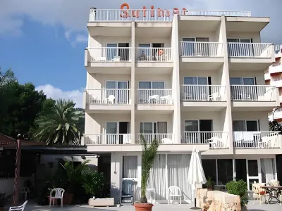 Hostal Residencia Sutimar Hotels near Playa Palmira