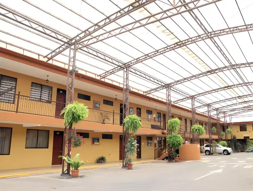 Hotel y Restaurante El Guarco فنادق في Agua Caliente