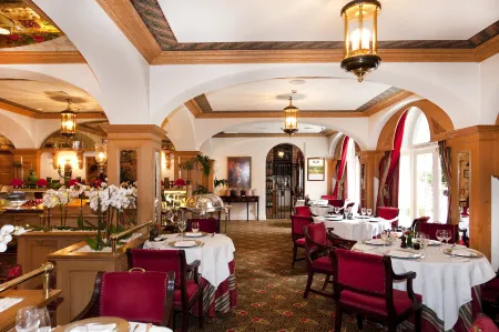 The Chesterfield Mayfair Отели рядом с достопримечательностью «Парк Берджесс»