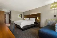 Holiday Inn Express & Suites OKMULGEE by IHG - parking