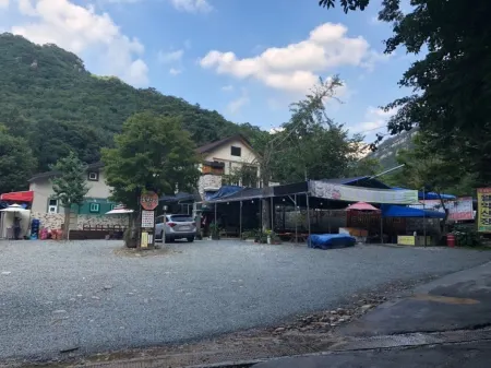Jecheon Tobakgi Garden Pension Отели рядом с достопримечательностью «Woraksan»