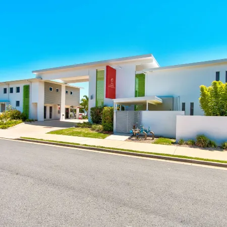 Mackay Oceanside Central Hotel Official