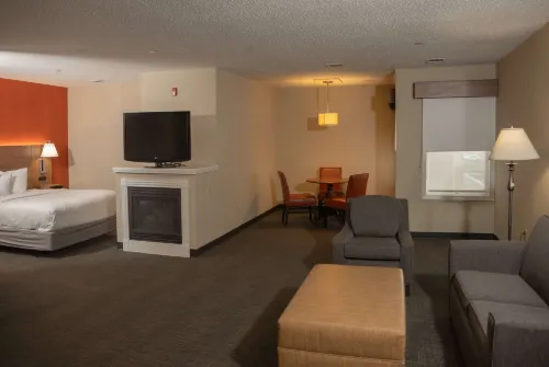 Hawthorn Suites by Wyndham Erie Hotels in Summit Township
