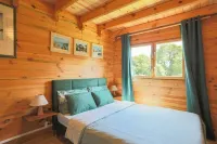 Chalet Pondok Indah Hotels in Locquirec