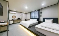 Changwon Jinhae Hotel the Syap - Bathtub