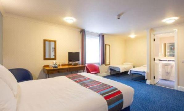 Travelodge Northampton Wootton