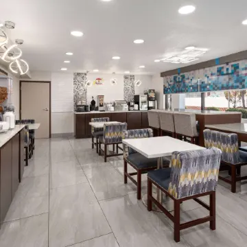 Super 8 by Wyndham Prattville Montgomery