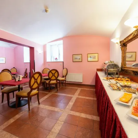 Hotel Raffaello Prague Отели рядом с достопримечательностью «Прага 02»