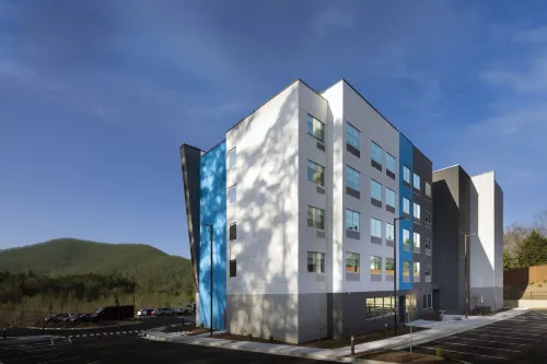 Tru by Hilton Asheville Blue Ridge Parkway