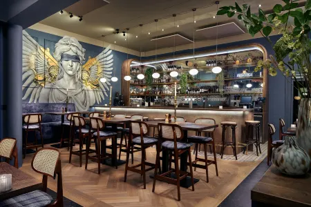 Court Hotel Utrecht City Centre Отели рядом с достопримечательностью «Nijntje Museum»