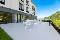 Spark by Hilton Tupelo