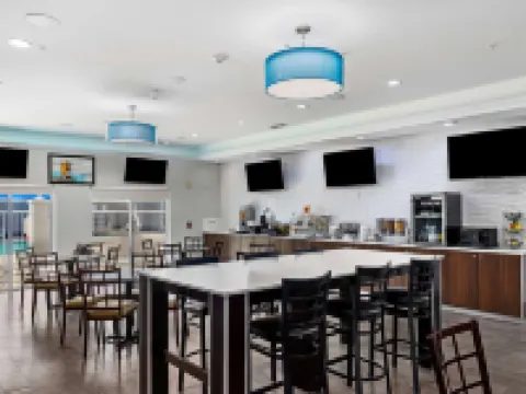 La Quinta Inn & Suites by Wyndham Raymondville Hotels in Willacy County