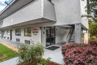 HomeTowne Studios Greenville Hotels near Publix Super Market at Mauldin Square