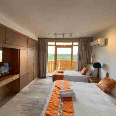 Muji style Riverbank suites level 10 Rooms