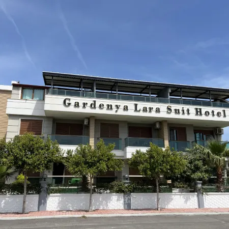 Gardenya Lara Suit Hotel Отели рядом с достопримечательностью «Пляж Кадрие»