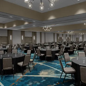 Sheraton Milwaukee Brookfield Hotel