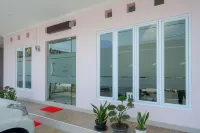 RedDoorz Near Rita Supermall Purwokerto 2 Các khách sạn ở Purwokerto