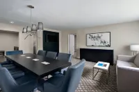DoubleTree Suites by Hilton Hotel Charlotte-Southpark - 4-Star