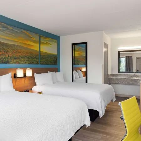 Days Inn & Suites by Wyndham Indianapolis Airport East