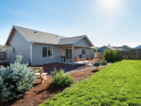 The Watusi Place - A Modern Umpqua Valley Getaway