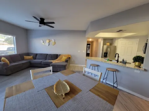 Minutes away from Spring Training,  Cardinals Stadium, West gate District キャメルバック・ランチ・グレンデール周辺のホテル