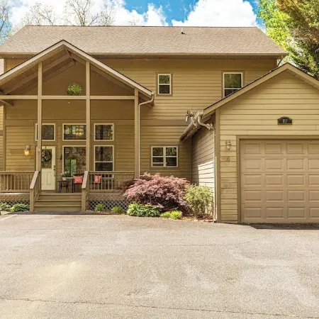 Large, Luxury Condo in Gated Community with Mountain & Golf Course View