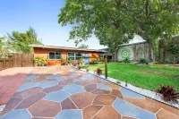 Private Oasis with Heated Pool, Pet Friendly