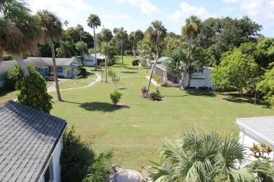 Fishing Cottage on the Indian River Lagoon 2 miles from the Ft Pierce Inlet Hotels near Pepper Park Beach