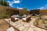 Lucky Moon Retreat | JTree Oasis w/Hot Tub & Pool