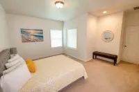 Cozy 3-Bedroom Oasis in the Heart of the City - Perfect for Your Next Getaway! Hotels near Exotic Guppy