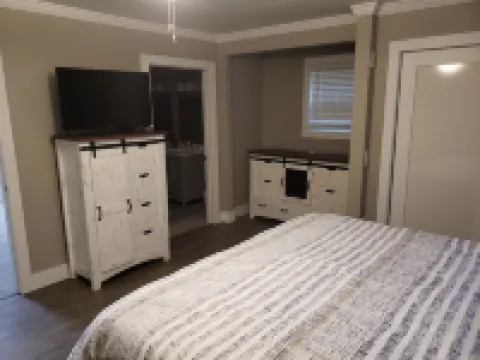 Smith Lake Home-Great Location- New Bentley Tritoon Available