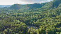 1 Bedroom Cozy Cabin 4 Miles to Downtown Helen!   Fireplace, Kitchen, Fire Pit!