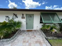 Cheerful 3 bedroom house near barefoot beach