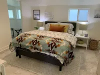 Garden Cottage - 1 bedroom + loft sleeps 4, 15 min to U of O