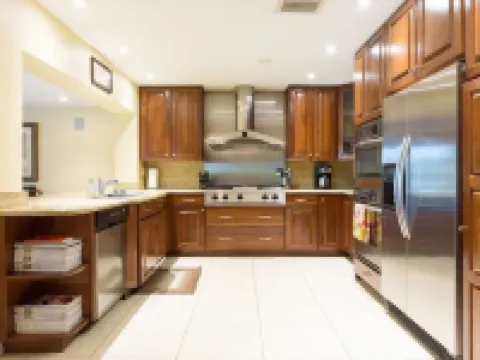Waterfront Property with a resort style backyard and Heated Pool in Miami Hotels in Kendall