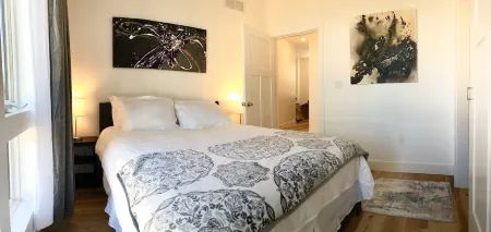 Modern Centrally Located Clean Condo Close to Downtown!