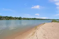 Beach Memories - Renovated Open Modern Lake Access, Beach/Cabana, Covered Patio!