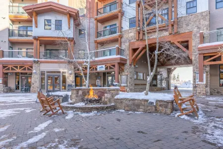Luxury Ski in & Out Condo @ Resort Base: Views, Pool, Hot Tub, Sauna, Gym