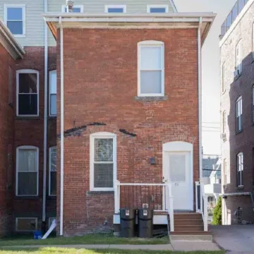3rd Floor- Lovely, spacious, modern 1-bedroom apt.