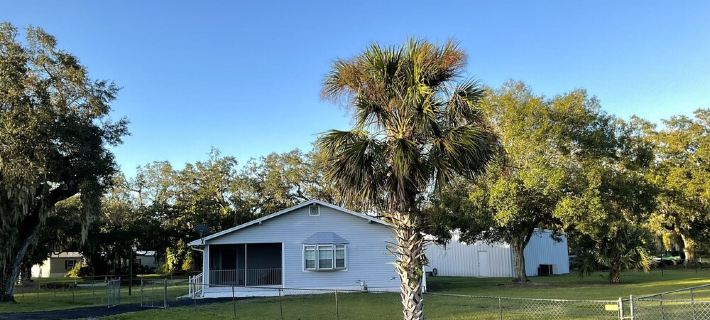 Green Acres! - Spacious secure home with ample boat parking for fishing & fun! Hotels in Okeechobee County