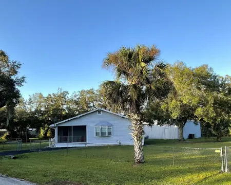Green Acres! - Spacious secure home with ample boat parking for fishing & fun! Hotels in Okeechobee County
