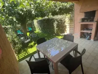 MINI VILLA 2 /4 pers. terrace, garden, private covered parking AND COMMON SWIMMING POOL