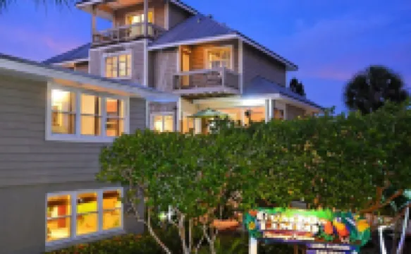 Siesta Key Escape / 2 Br + Den / Pool & Gulf Views