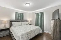 Cozy 3 bedroom in Baldwin City, close to Baker, great for families & friends! Hotels in Baldwin City