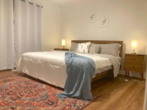 Renovated Townhome with Two King Beds & Sep Bath