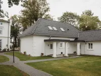 Langhaus Rechts mit Eigener Terrasse auf dem Gelände vom Henriettenhof Hotels in Gromitz