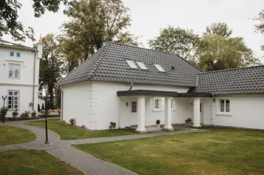 Langhaus Links mit Eigener Terrasse