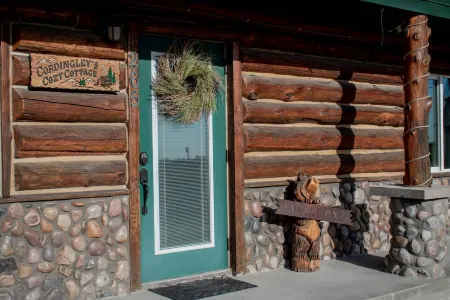 Cordingley's Cozy Cabin in Ashton