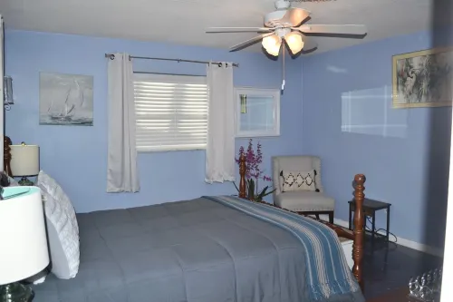 Home away from Home! Close to Beaches and Shops.